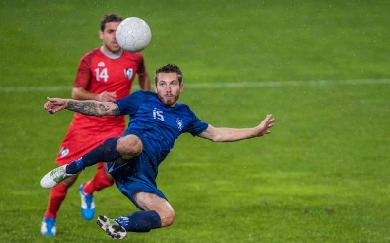 Pressing tầm cao (High Pressing): Cách khiến đối thủ mắc sai lầm từ sân nhà