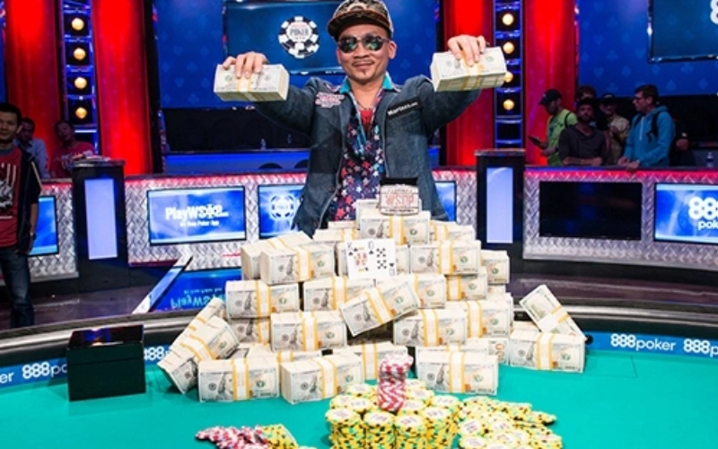 Qui Nguyen (Tommy Gun) là ai? Người Việt vô địch World Series of Poker (WSOP) là gì.