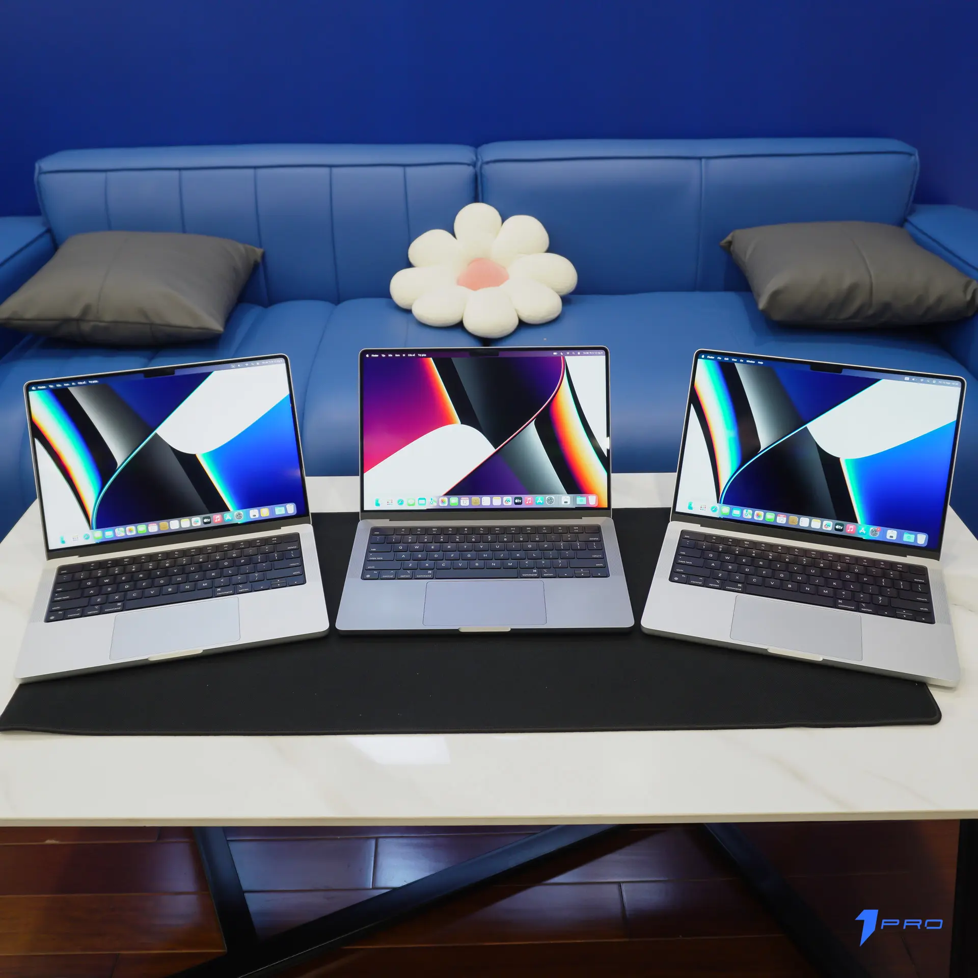 Khach hang trai nghiem macbook pro likenew tai 1Pro