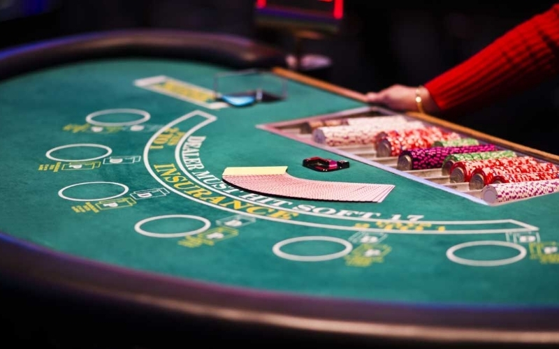 Thuật Ngữ "Vig" hoặc "Rake" Trong Baccarat và Poker là gì?