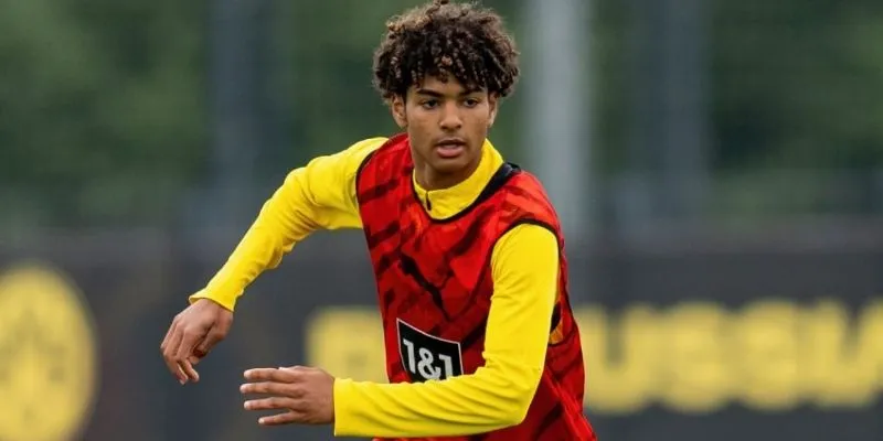 Nghiên cứu tương lai cầu thủ Albert